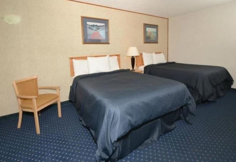 Econo Lodge Inn & Suites Central Медфорд Екстериор снимка